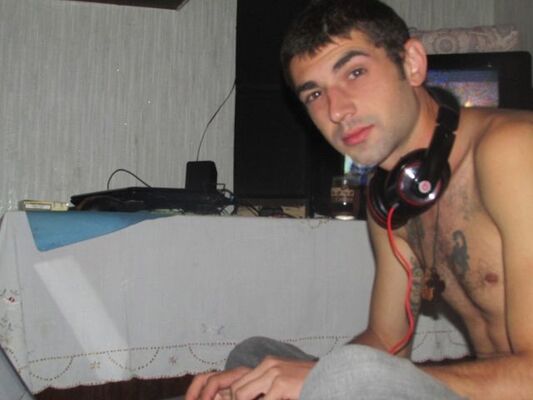  ,   The Domson, 33 ,  