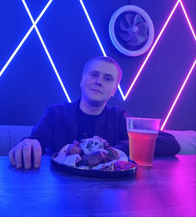  ,   Denis, 28 ,     , c 