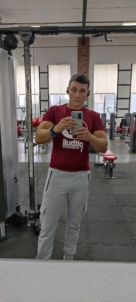  ,   Anton, 32 ,   ,   