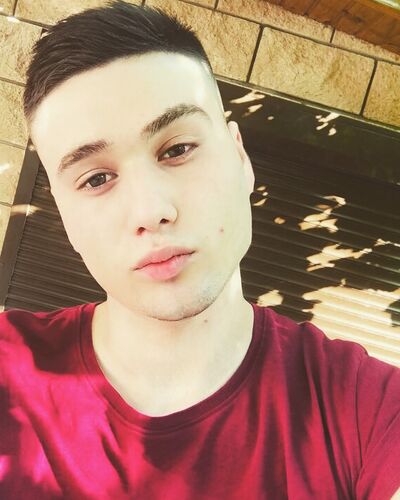  ,   Maxim, 26 ,   ,   , c 