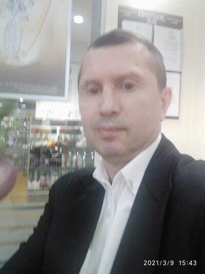  ,   Viktor, 45 ,   ,   
