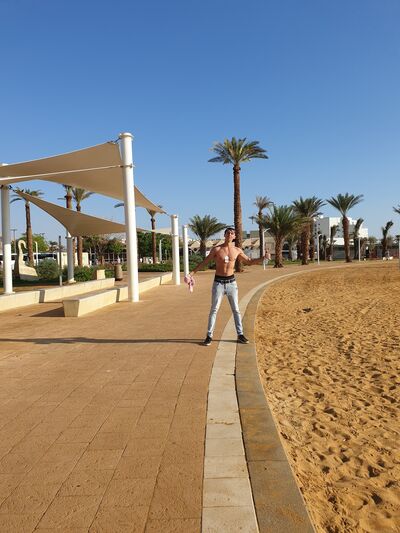  ,   Anton, 39 ,   ,   