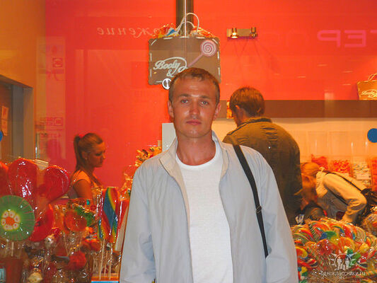  ,   Nik, 42 ,   