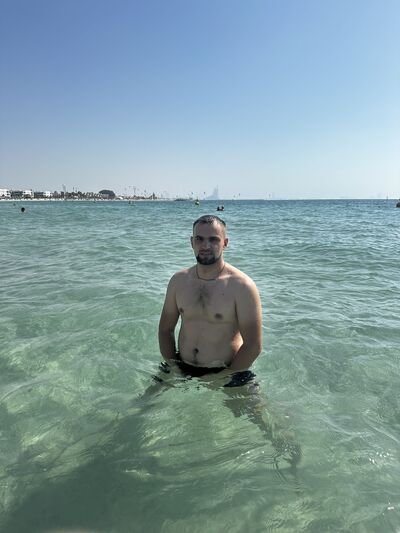  ,   Viktor, 35 ,   ,   
