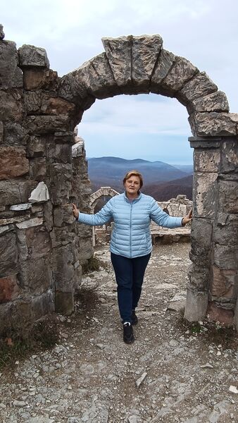 ,   Elena, 47 ,   c 
