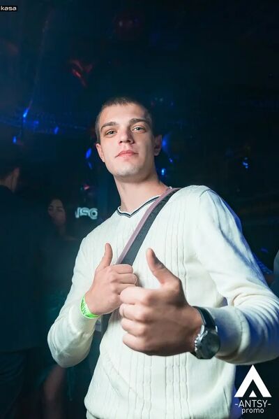  ,   Anton, 29 ,   c 
