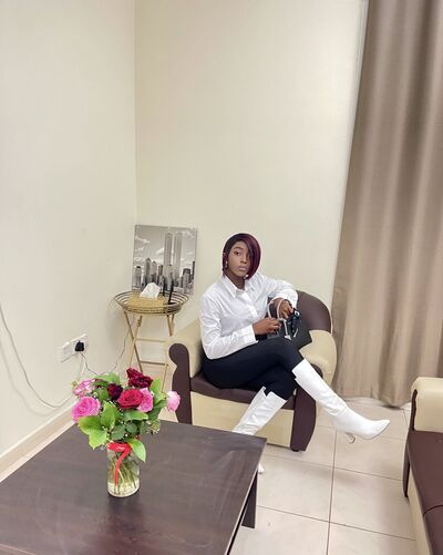  ,   Ketsia, 28 ,   ,   
