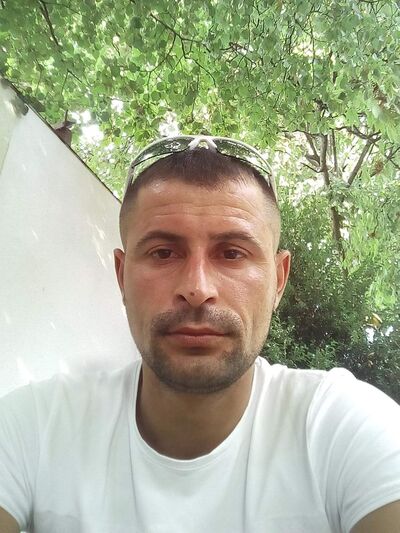  ,   Vitalie, 39 ,   