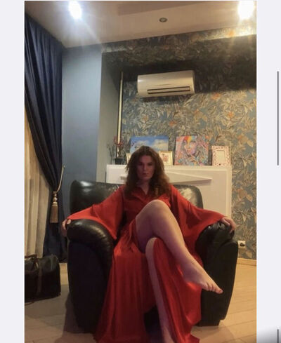  ,   EVELINA, 22 ,     