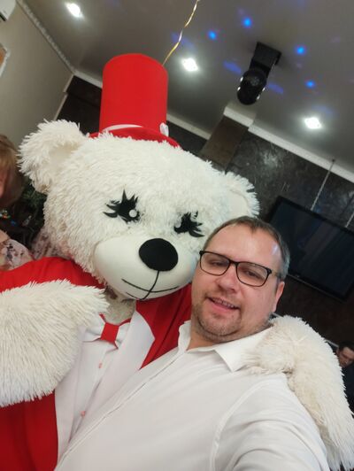  ,   Viktor, 44 ,   ,   , c 