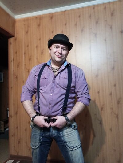  ,   Maxim, 44 ,   ,   , c , 