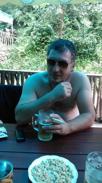  ,   Paata, 44 ,   