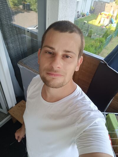  Kaarst,   Oleg, 31 ,   ,   