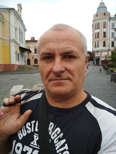  ,   Viktor, 54 ,   