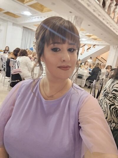  ,   Lyna, 40 ,   ,   