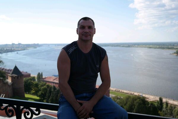  ,   Valentin, 48 ,   