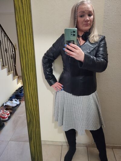  ,   Tanja, 40 ,   c 