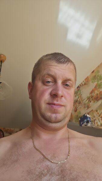  ,   Viktor, 39 ,   ,   