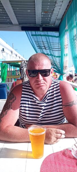  ,   Viktor, 44 ,   ,   , 