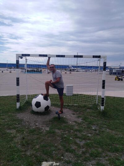  ,   Viktor, 44 ,   ,   , c , 