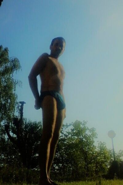  21452328  Milan, 48 ,    