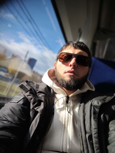  ,   m, 29 ,     