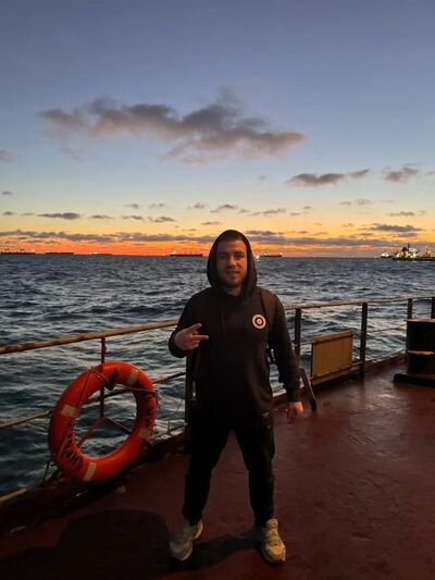  ,   Viktor, 27 ,   ,   