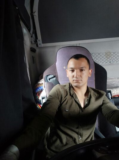  ,   Elbek, 28 ,   ,   