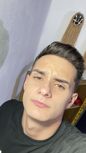  ,   Alejandro, 22 ,   ,   