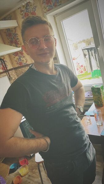 ,   Albert, 28 ,   ,   