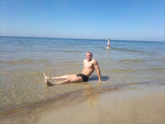  London Colney,   Evaldas, 43 ,   
