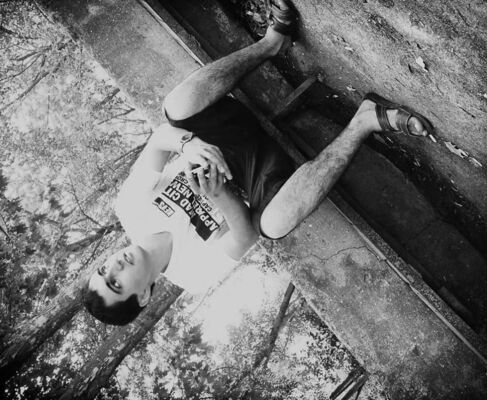  ,   Uzeyir, 32 ,   ,   , c , 