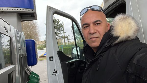  ,   Houari, 48 ,   ,   