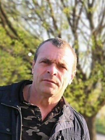  ,   Maks, 46 ,  