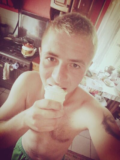 ,   Maxim, 33 ,   