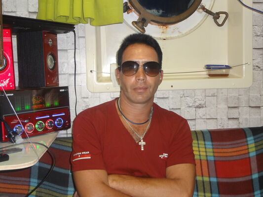  -,   Axel, 47 ,  