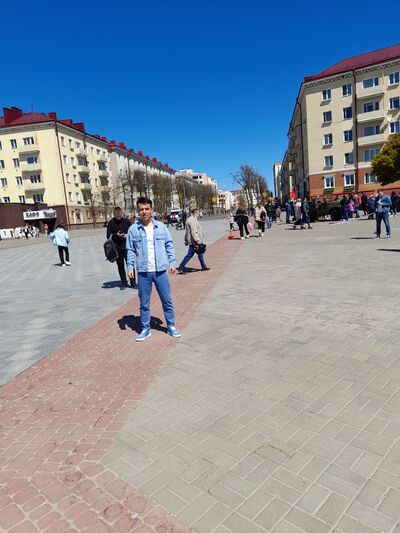  ,   Bek, 29 ,     