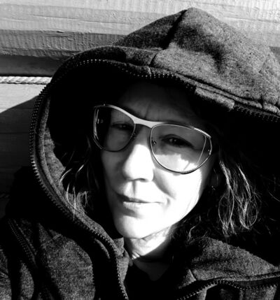  -,   Svet, 44 ,   ,   , c 