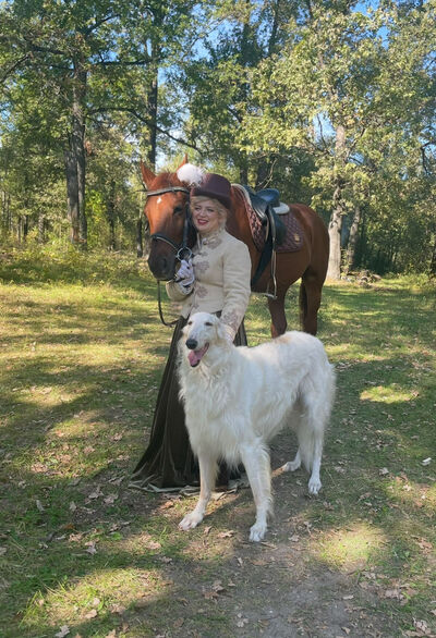  ,   Elena, 42 ,   c , 