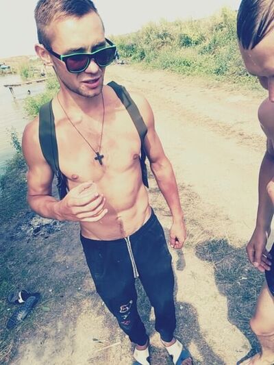  ,   Dmitrii, 32 ,   c 