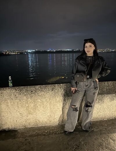  ,   Leyla, 21 ,   ,   , 