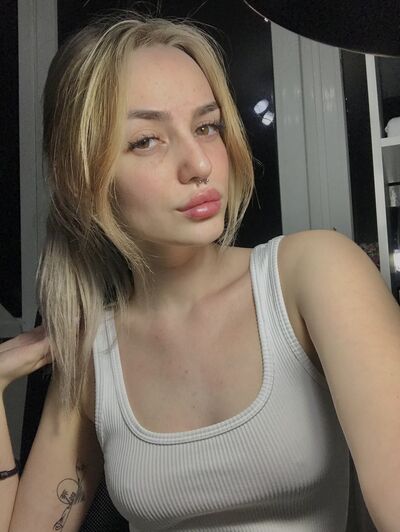  --,   Anya, 22 ,  
