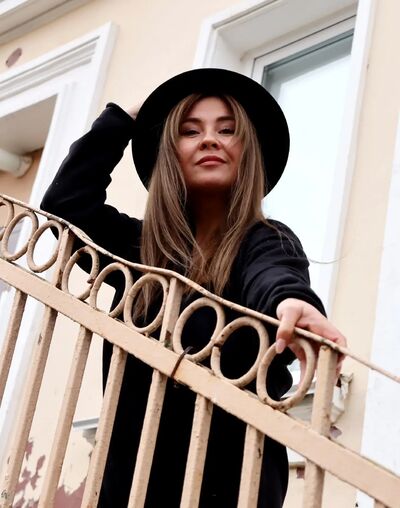  ,   Veronika, 37 ,  