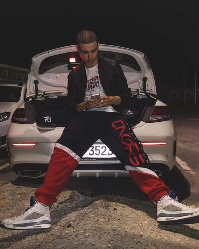  ,   Dominik, 26 ,   ,   