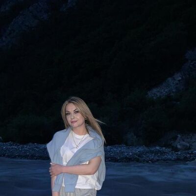  ,   Viktoria, 53 ,   c 