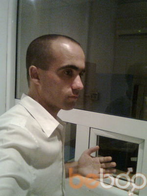  2056298  Artur, 44 ,    