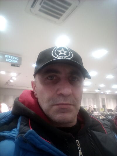  ,   Nik, 46 ,   ,   