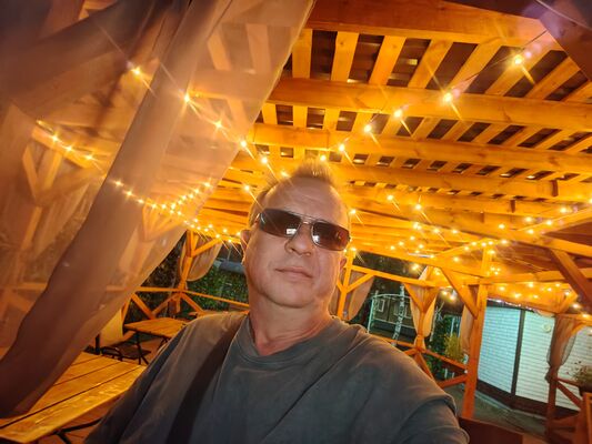  ,   Rey, 52 ,   