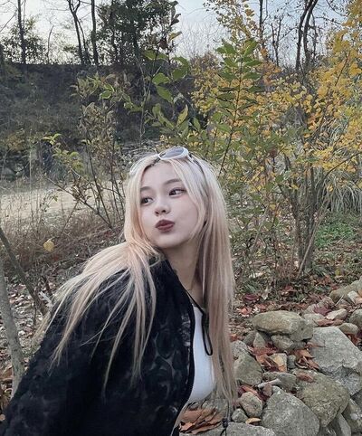  ,   Lia, 22 ,   ,   