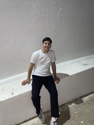  ,   Enzo, 25 ,   ,   